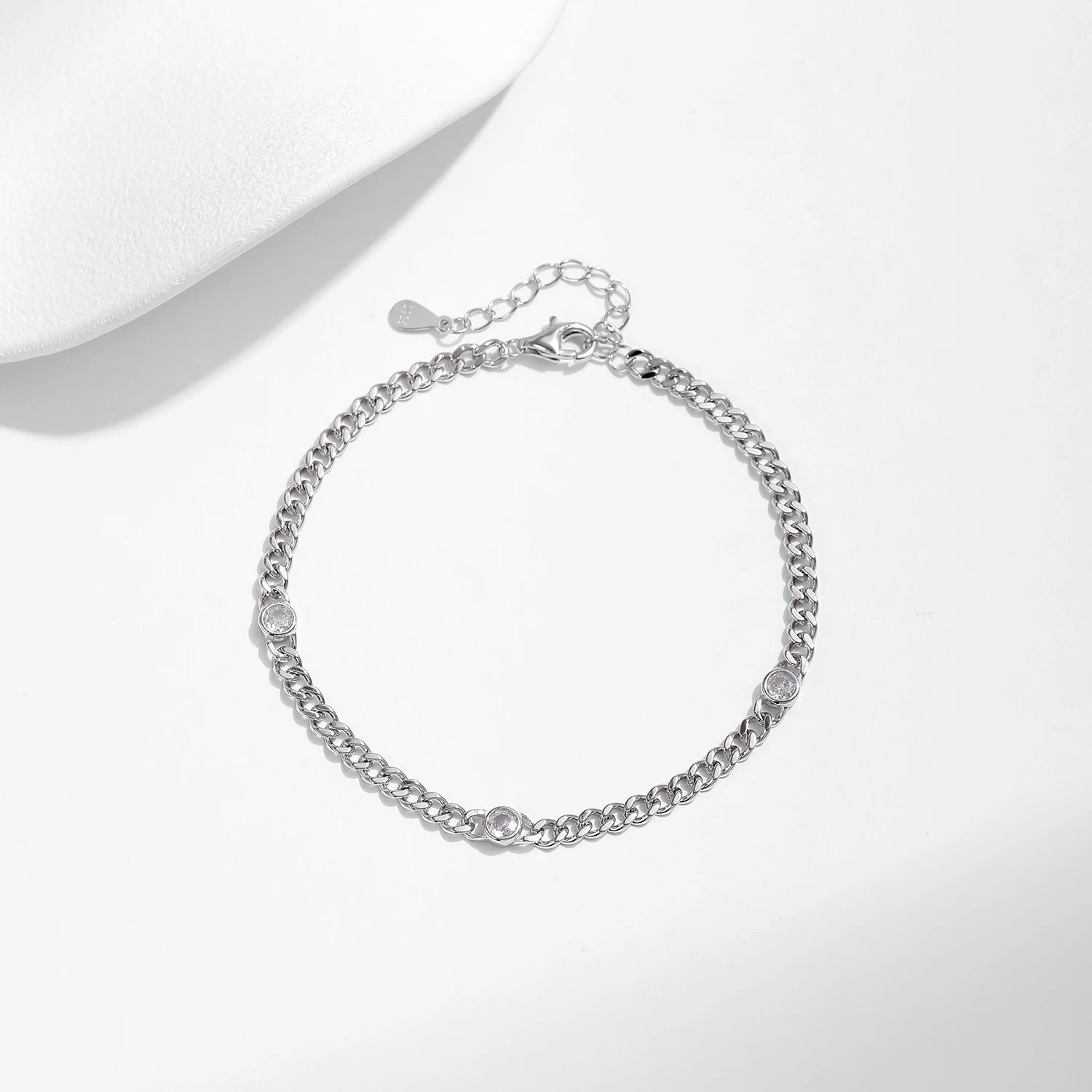 Moissanite O Twisted Bracelet